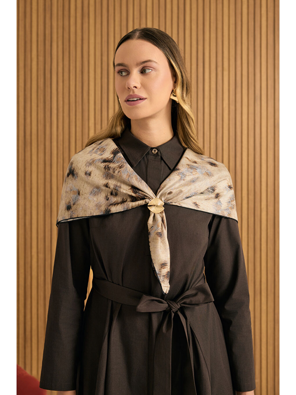 Sarı Yelpaze Metal Eşarp Yüzüğü-1