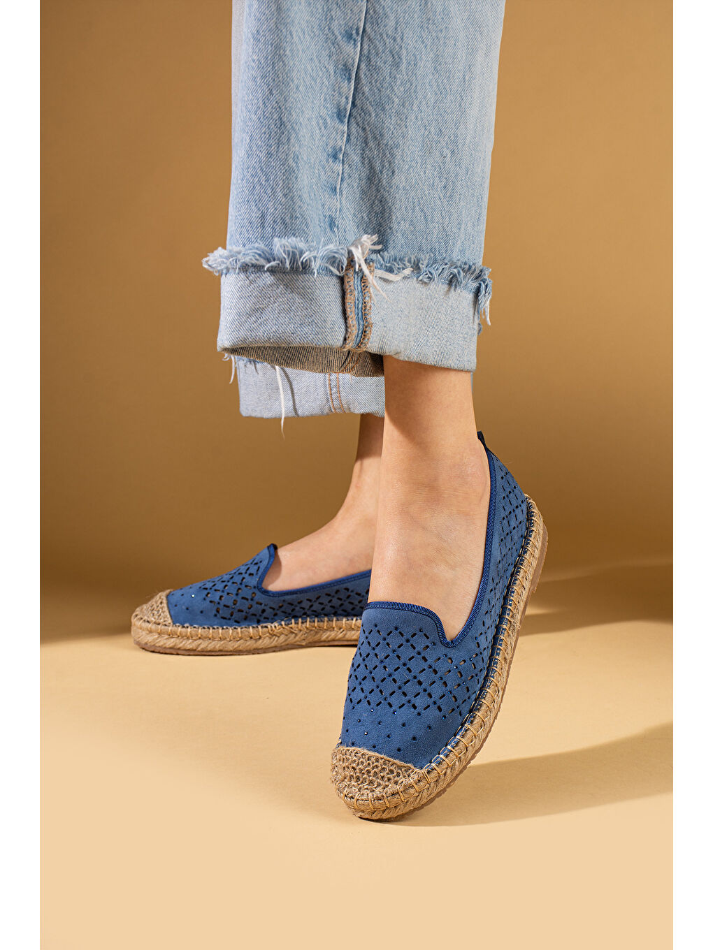 Mavi Lazer Kesim Rahat Hasır Taban Dilli Kadın Babet 68-1024-25Süet-2