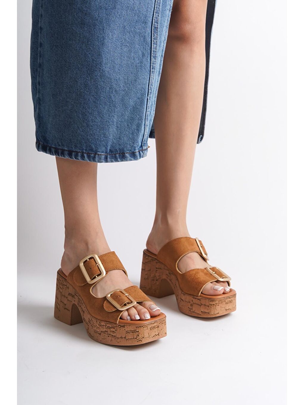 Kahverengi Mantar Platform Tabanlı Çift  Bantlı Tokalı Kadın Terlik-4