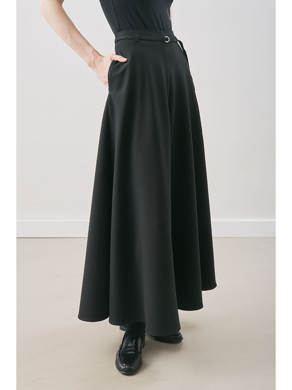 Kemer Detaylı Kloş Etek Siyah-4