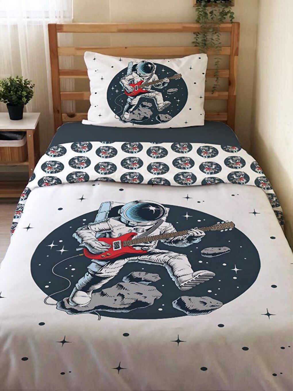 EVMİLA Karışık Çift Taraflı Gitarist Astronot Desenli Çarşafsız 2'li Takım Tek Kişilik Nevresim Takımı 160x220 Cm