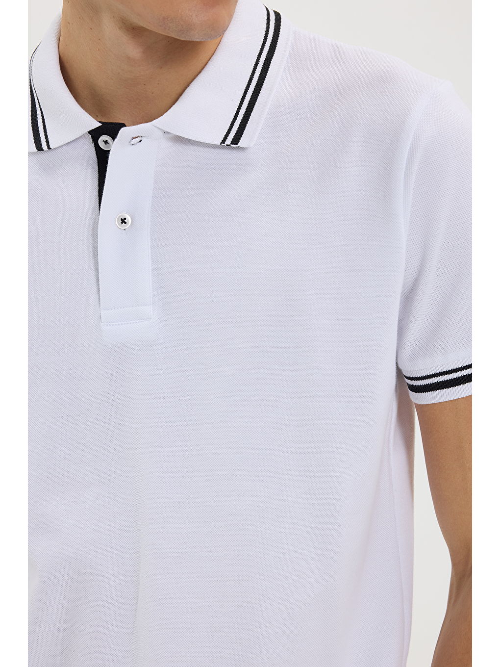 Erkek Slim Fit Dar Kesim %100 Pamuk Düz Pike Yaka Ve Kol Detaylı Beyaz Polo Yaka Tişört-4