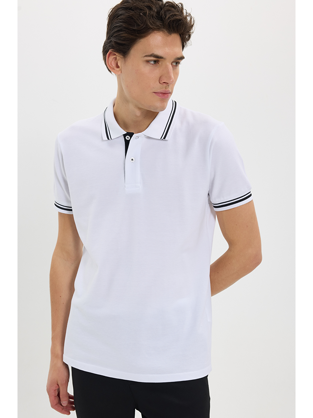 Erkek Slim Fit Dar Kesim %100 Pamuk Düz Pike Yaka Ve Kol Detaylı Beyaz Polo Yaka Tişört-6