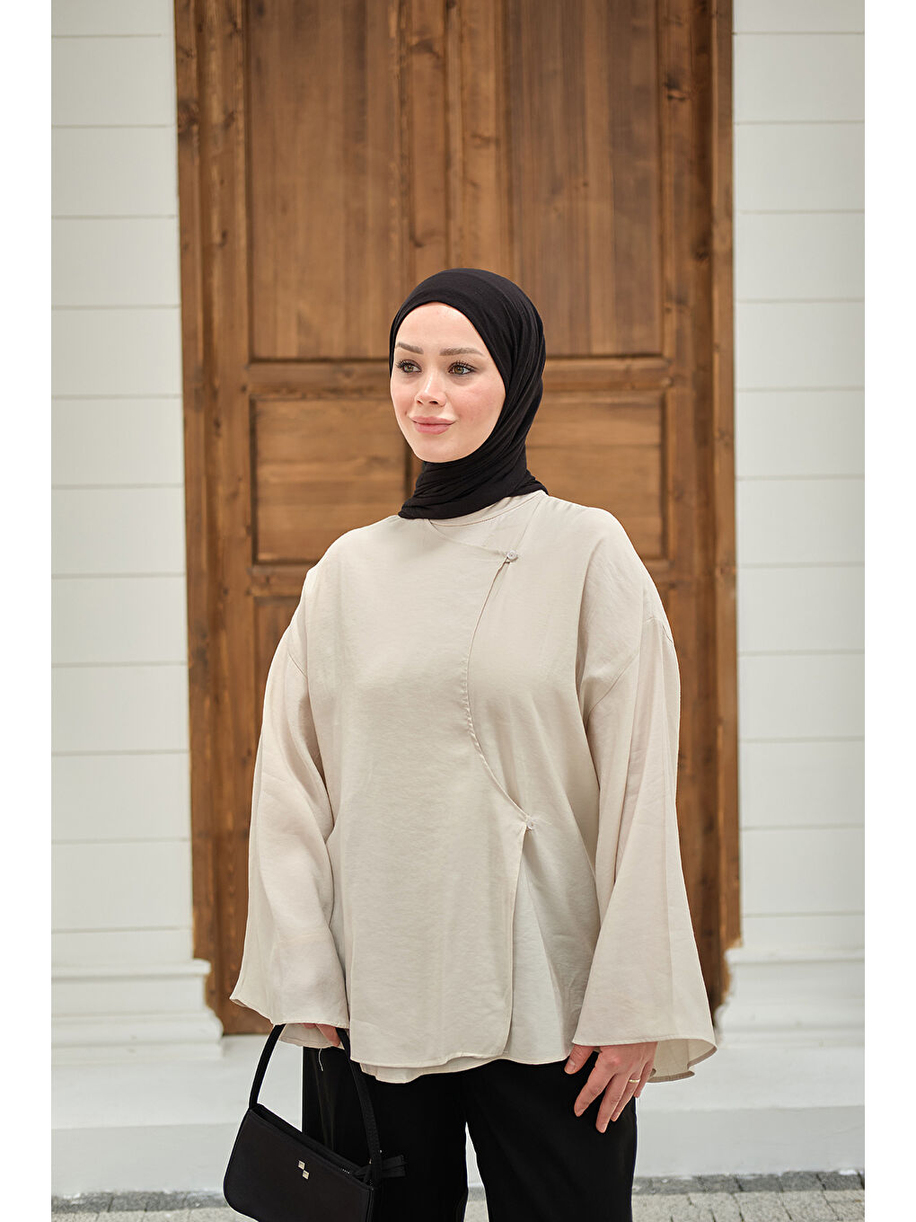 Ekru Kadın Yandan Düğmeli İçten Bağlama Detay Gömlek Krem-1