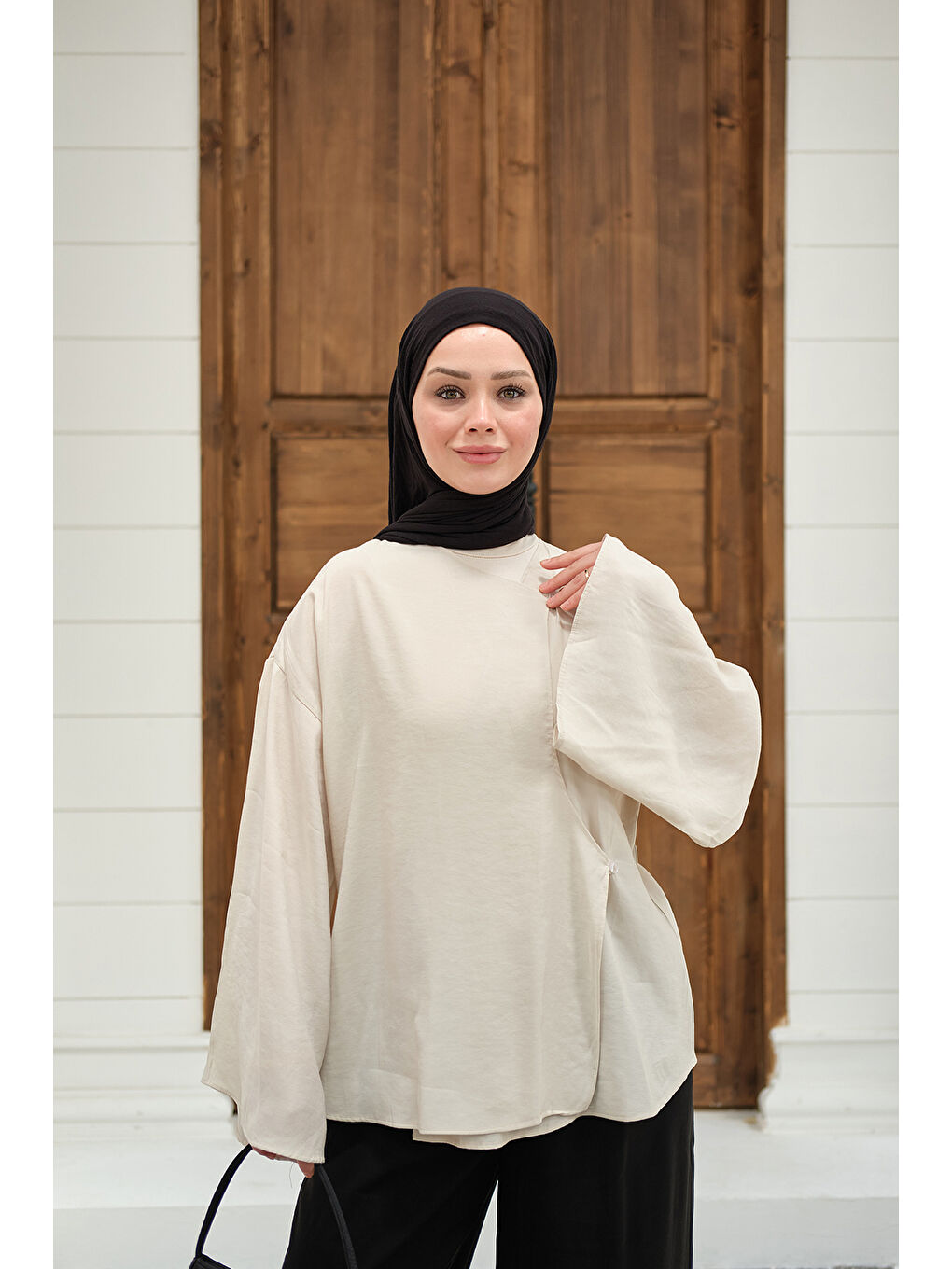 Ekru Kadın Yandan Düğmeli İçten Bağlama Detay Gömlek Krem-3