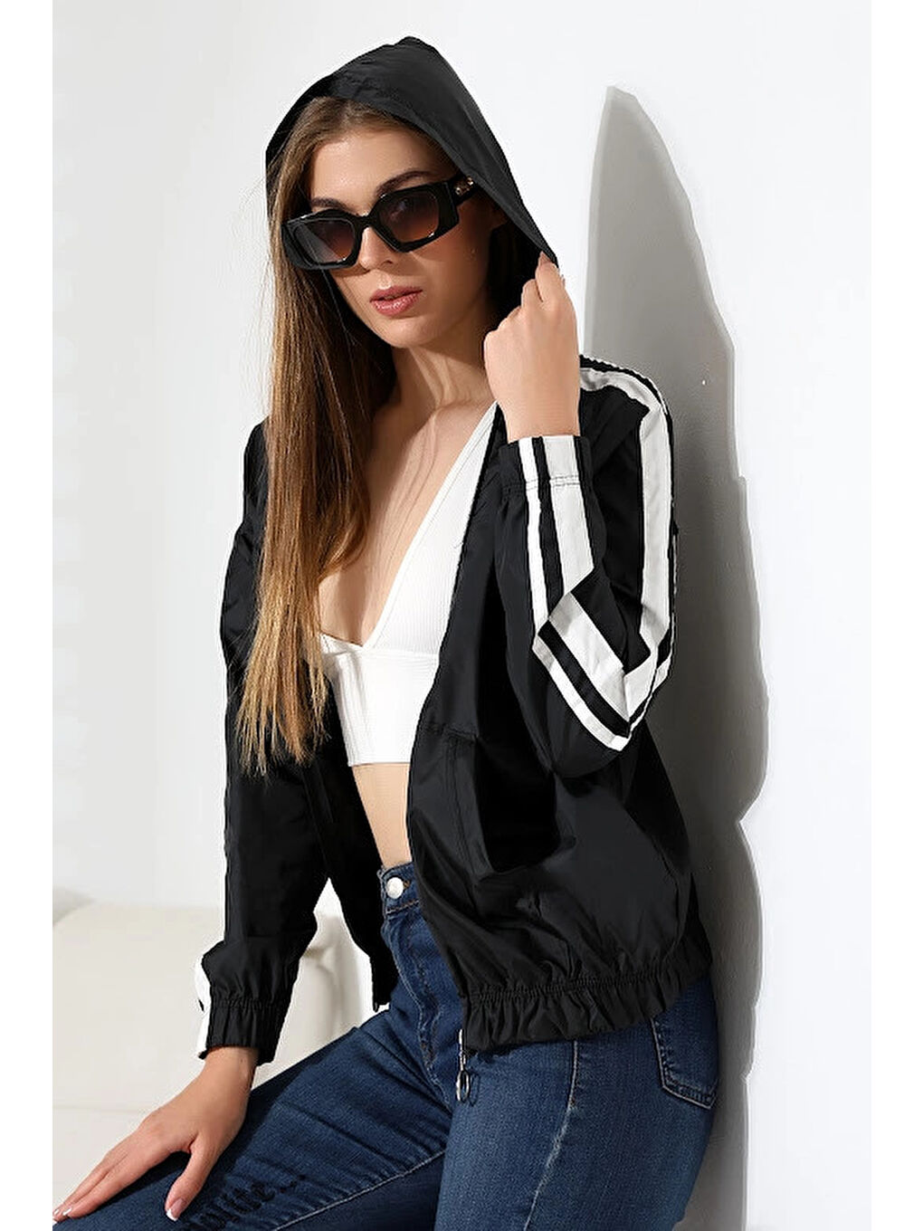 Kadın Siyah Beyaz Şeritli Cepli Fermuarlı Kapüşonlu Mont HZL24W DSB12401-2