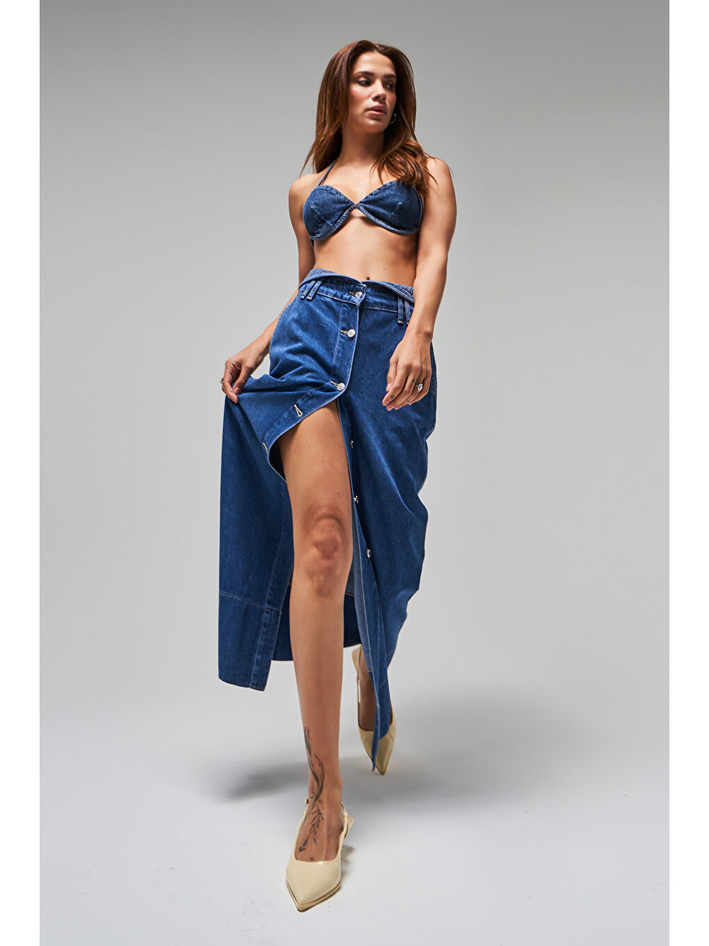 Kadın Mavi Renk 1s5 5 Maxi Boy Önü Düğmeli Kemer Detaylı  100 Pamuk Tasarım Denim Etek-4