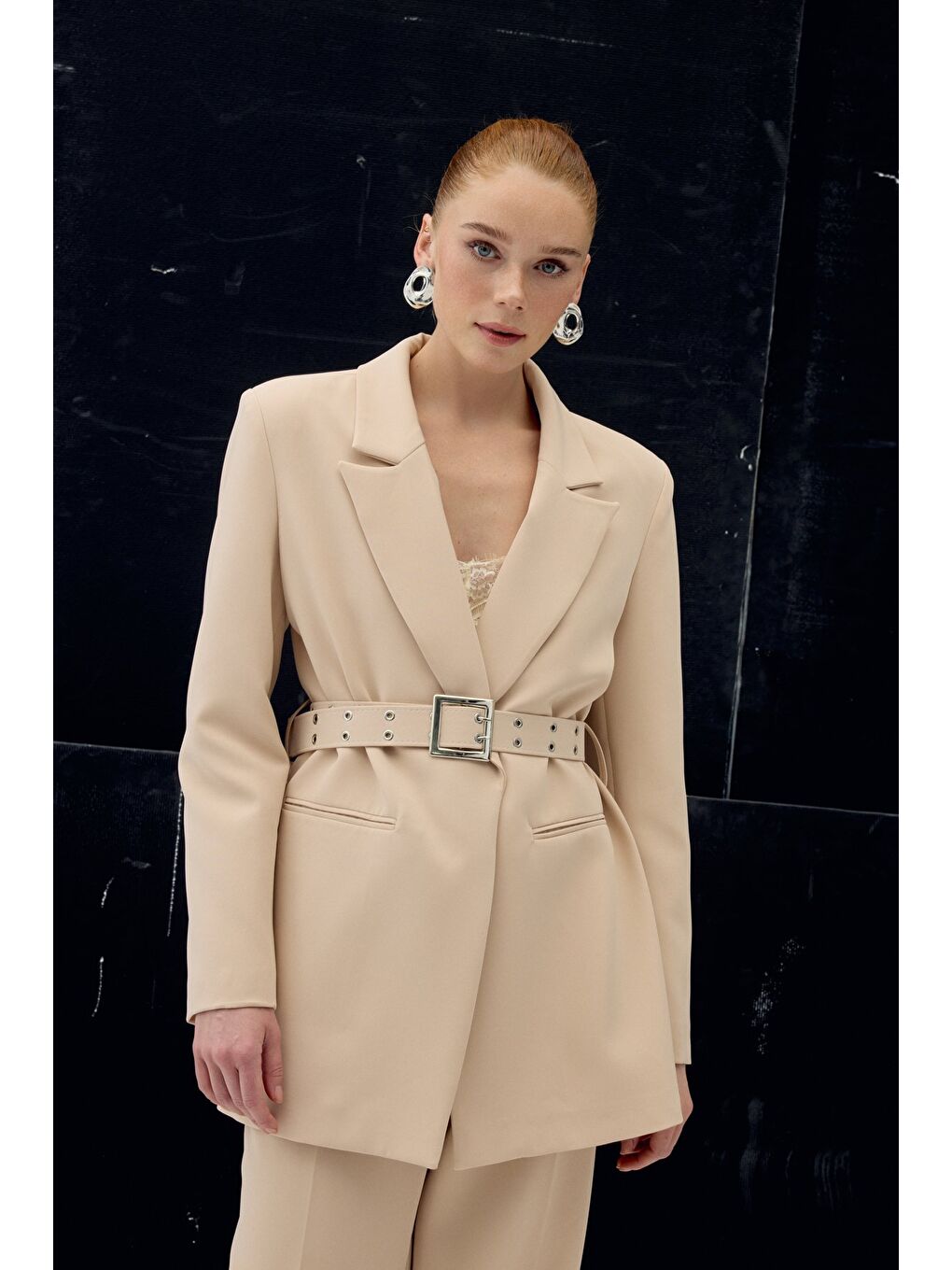 Kemer Detaylı Ceket - Bej-5