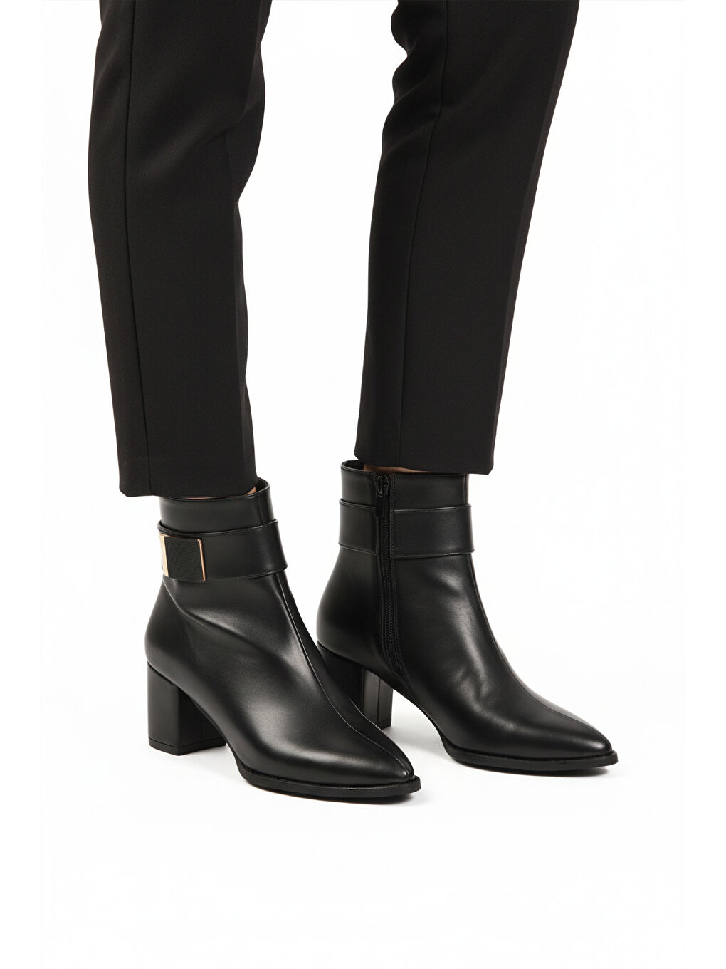 Siyah Dar Kalıp Streç Bilek Boy Sivri Burun Polarlı Topuklu Kadın Bot 262326 Z