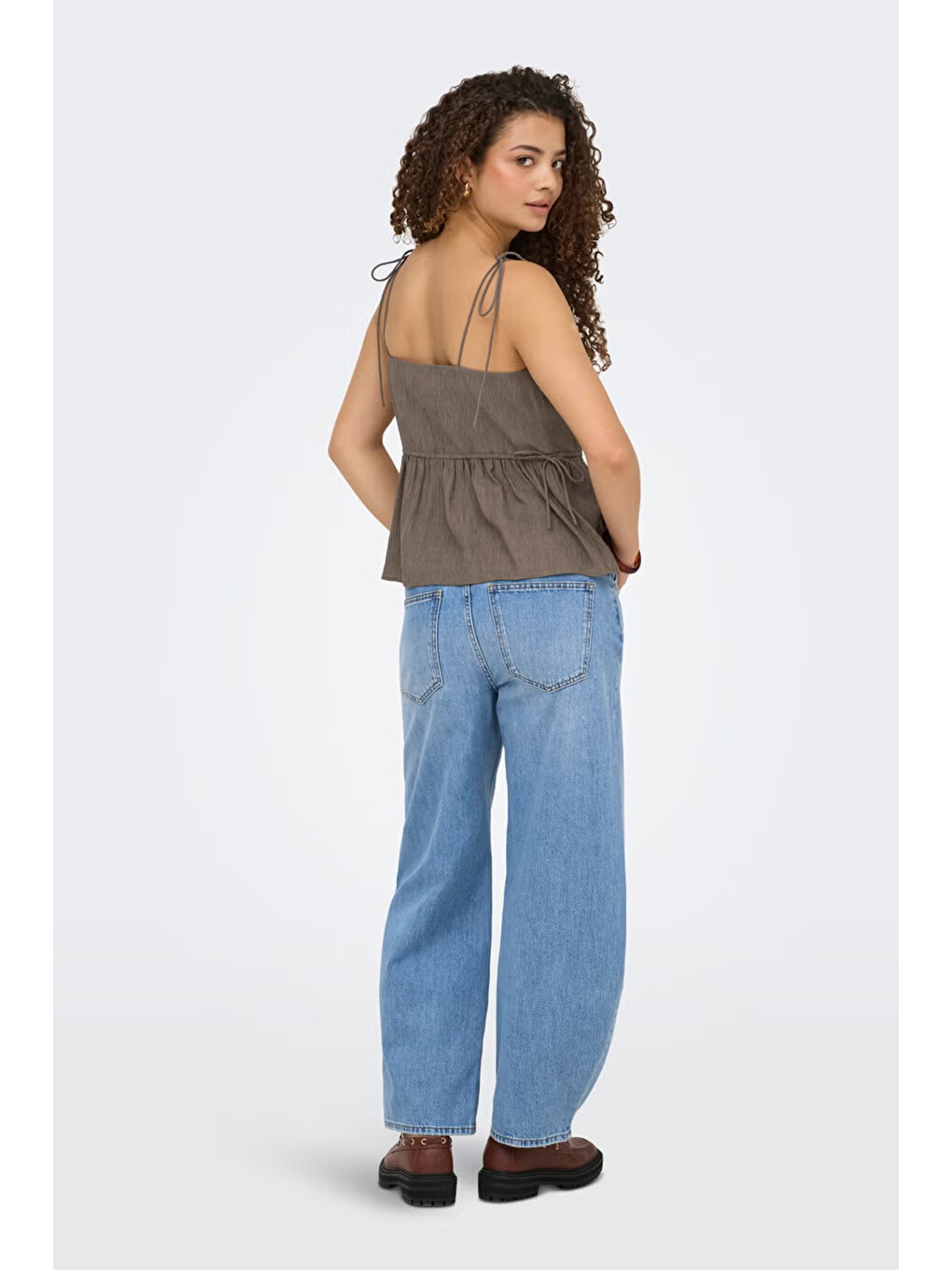 Bej Onlnele Regular Fit V Yaka Bağlama Detaylı İnce Askılı Bluz 15370325-3