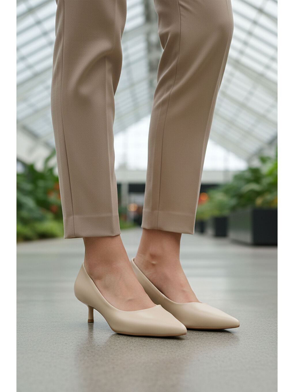 Bej Cilt Hafif Kadın İnce Kısa Topuklu Ayakkabı 458343 Z-2