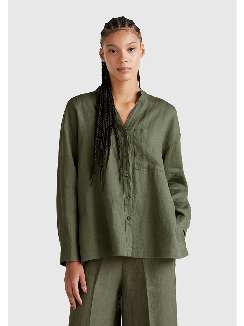 Kadın Haki %100 Keten Sol Önü Cepli Oversize Mandarin Yaka Gömlek