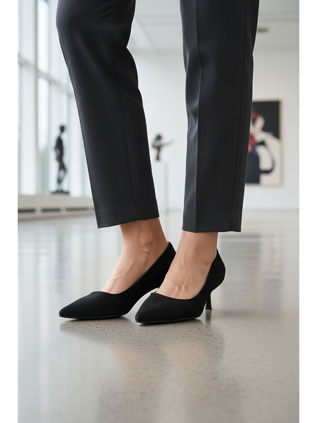 Siyah Süet Hafif Kadın İnce Kısa Topuklu Ayakkabı 458343 Z-2