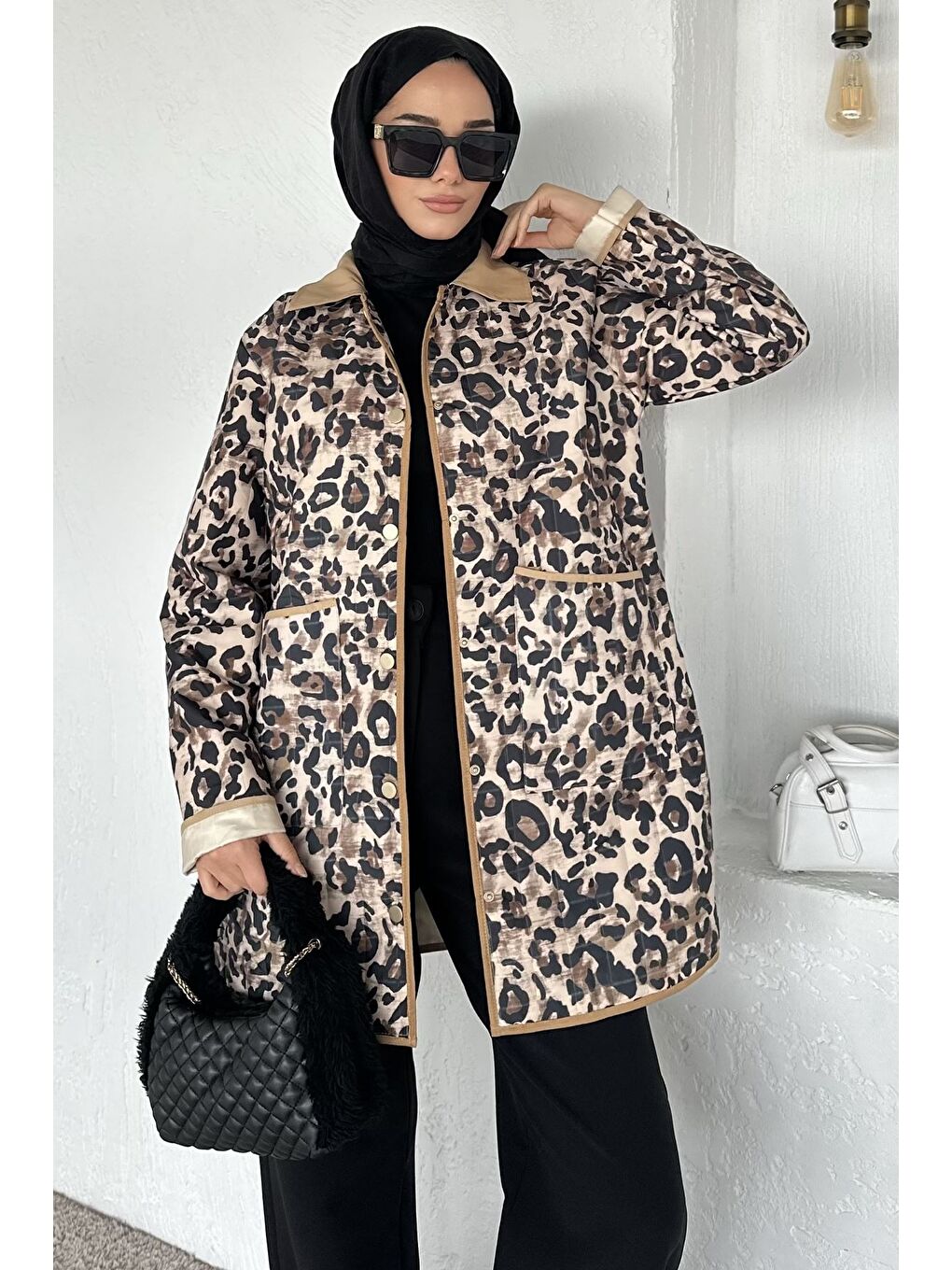 Bej Leopar Desenli Ön Çıtçıtlı Tesettür Trençkot-3