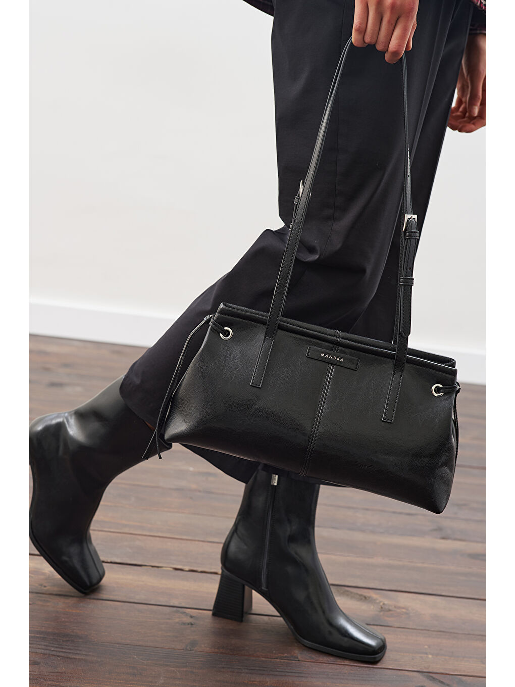 Şerit Detaylı Çanta Siyah-1