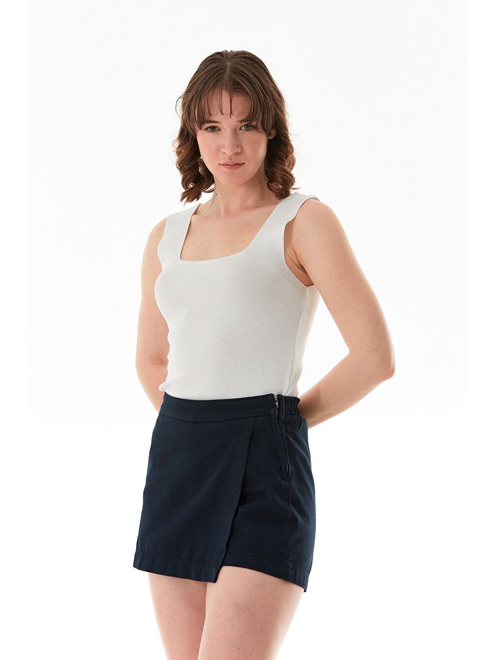 Beyaz Basic Kare Yaka Triko Bluz