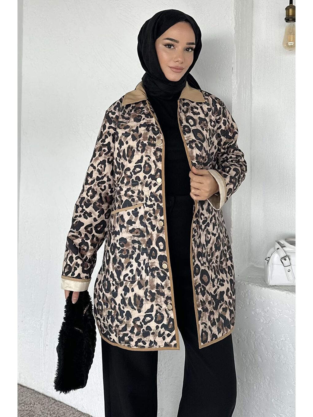 Bej Leopar Desenli Ön Çıtçıtlı Tesettür Trençkot-5