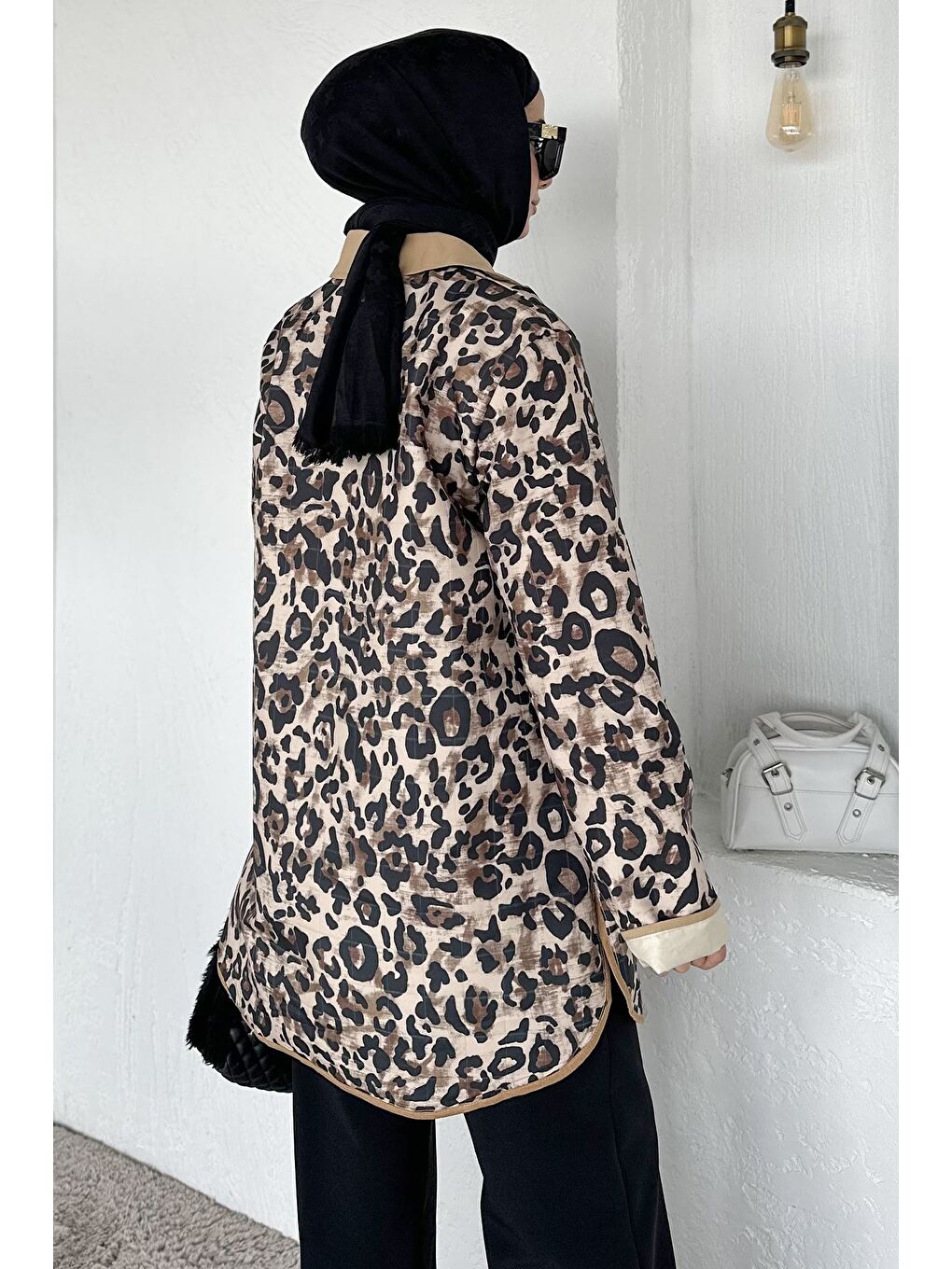 Bej Leopar Desenli Ön Çıtçıtlı Tesettür Trençkot-9