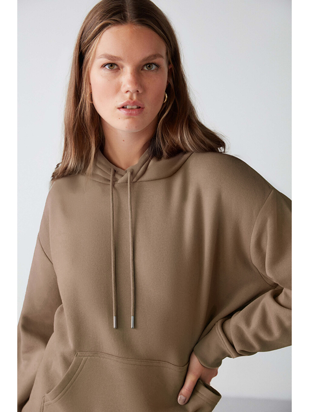 Bej Adel Kadın Organik Pamuklu Içi Polarlı Yumuşacık Relaxed Kanguru Cepli Kapüşonlu VİZON Sweatshirt-1