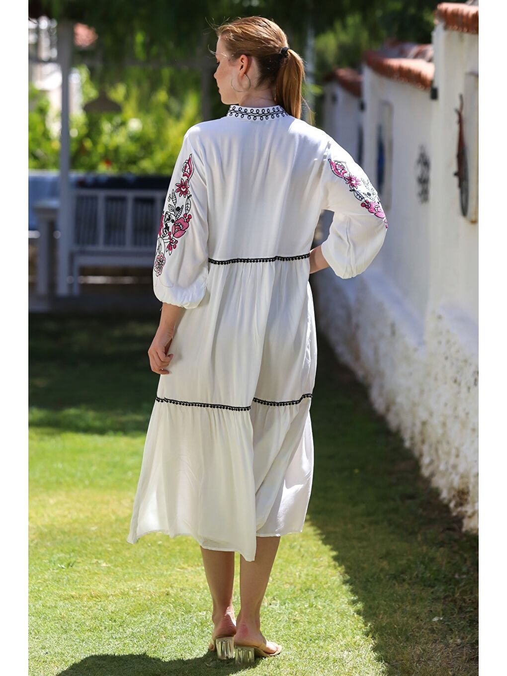 Ekru Hakim Yaka Balon Kol Düğmeli Eteği Fırfırlı Yaka Ve Kol Nakışlı Casual Dokuma Elbise 130 65-6