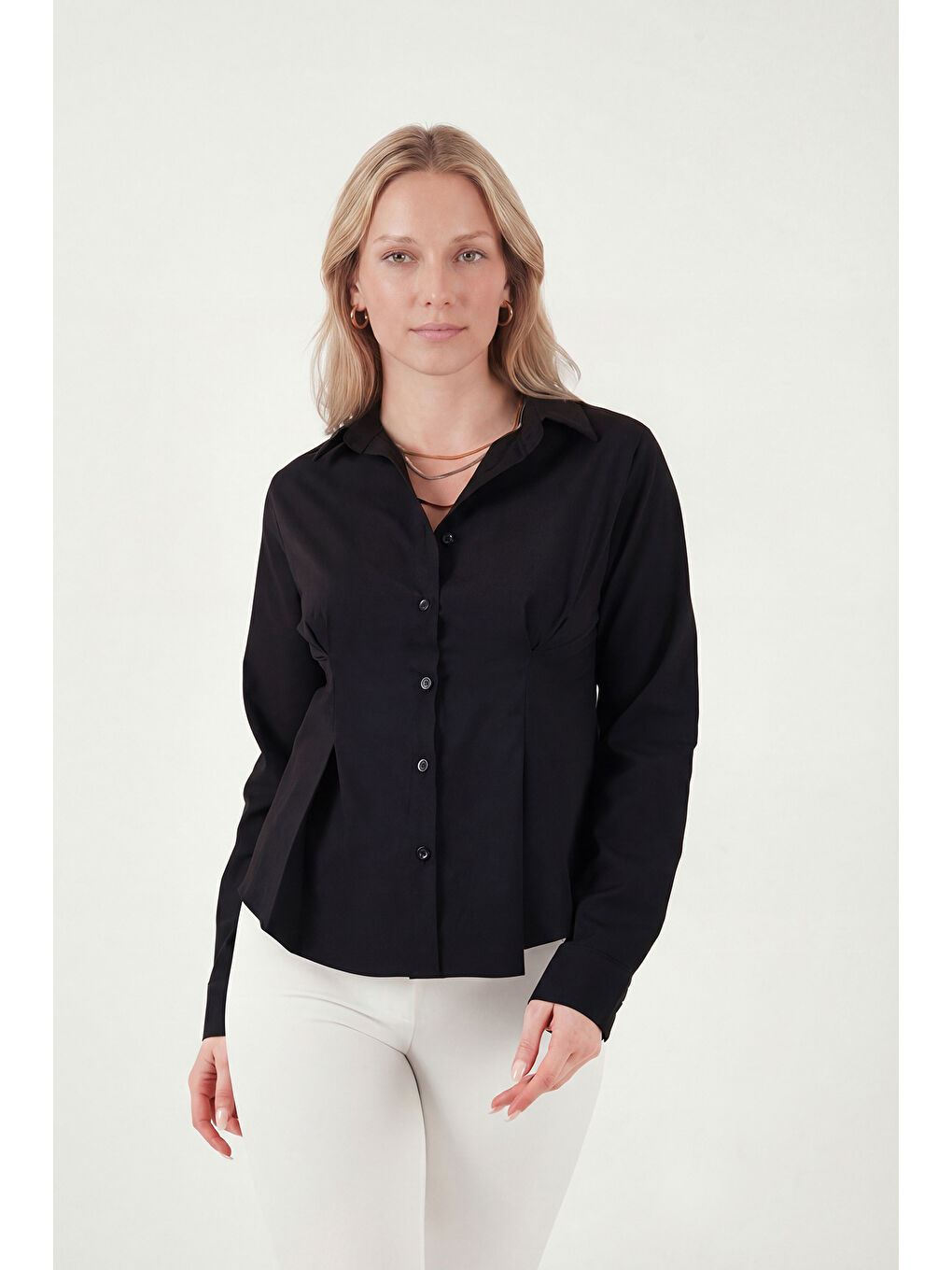 Siyah Belden Oturtmalı Pileli Pamuk Karışımlı Fitted Fit Gömlek 6778275-1