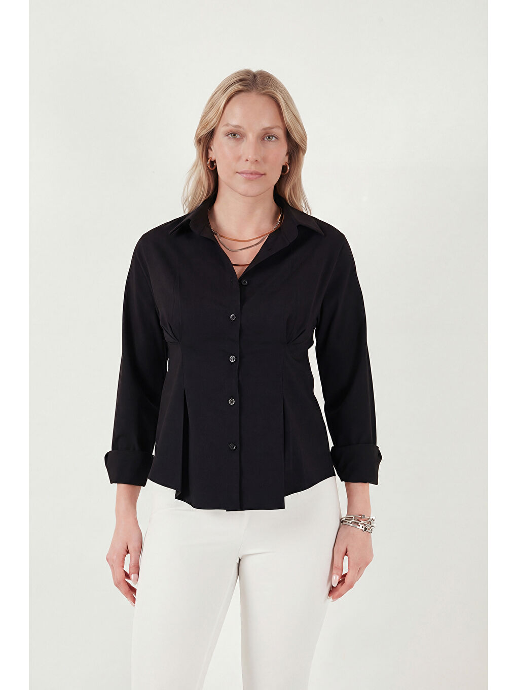 Siyah Belden Oturtmalı Pileli Pamuk Karışımlı Fitted Fit Gömlek 6778275-2