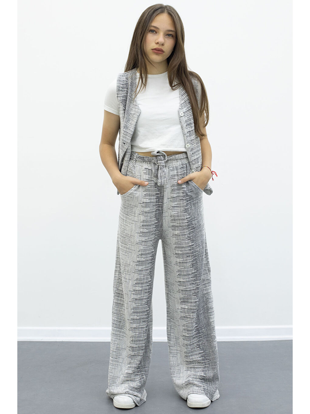 Gri Düğmeli Yelekli Geniş Paça Kuşaklı Pantolonlu Kız Çocuk 2li Takım 21013