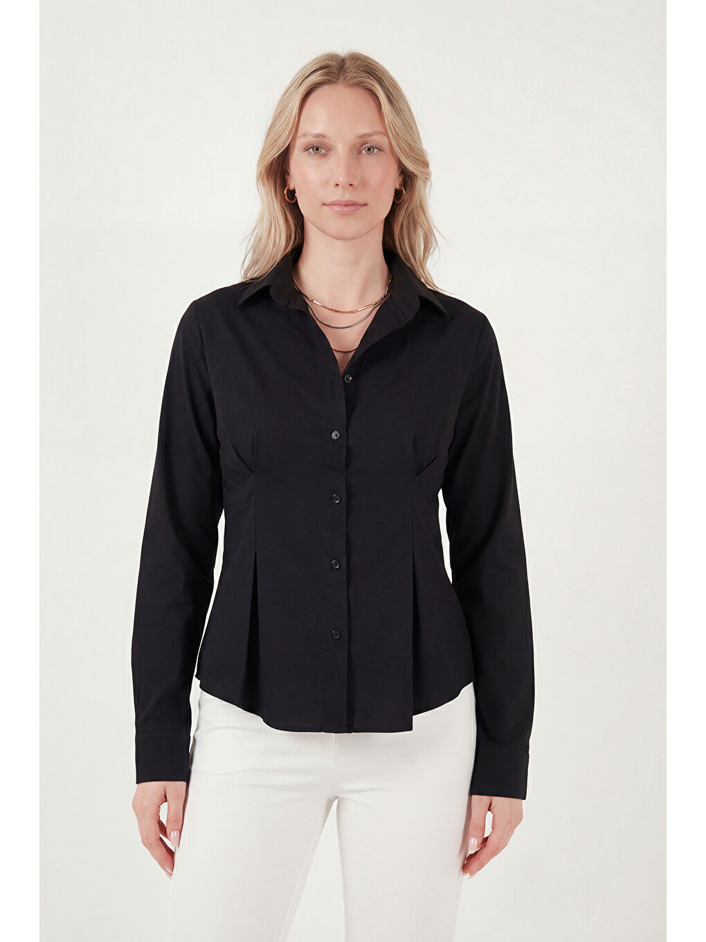 Siyah Belden Oturtmalı Pileli Pamuk Karışımlı Fitted Fit Gömlek 6778275-3