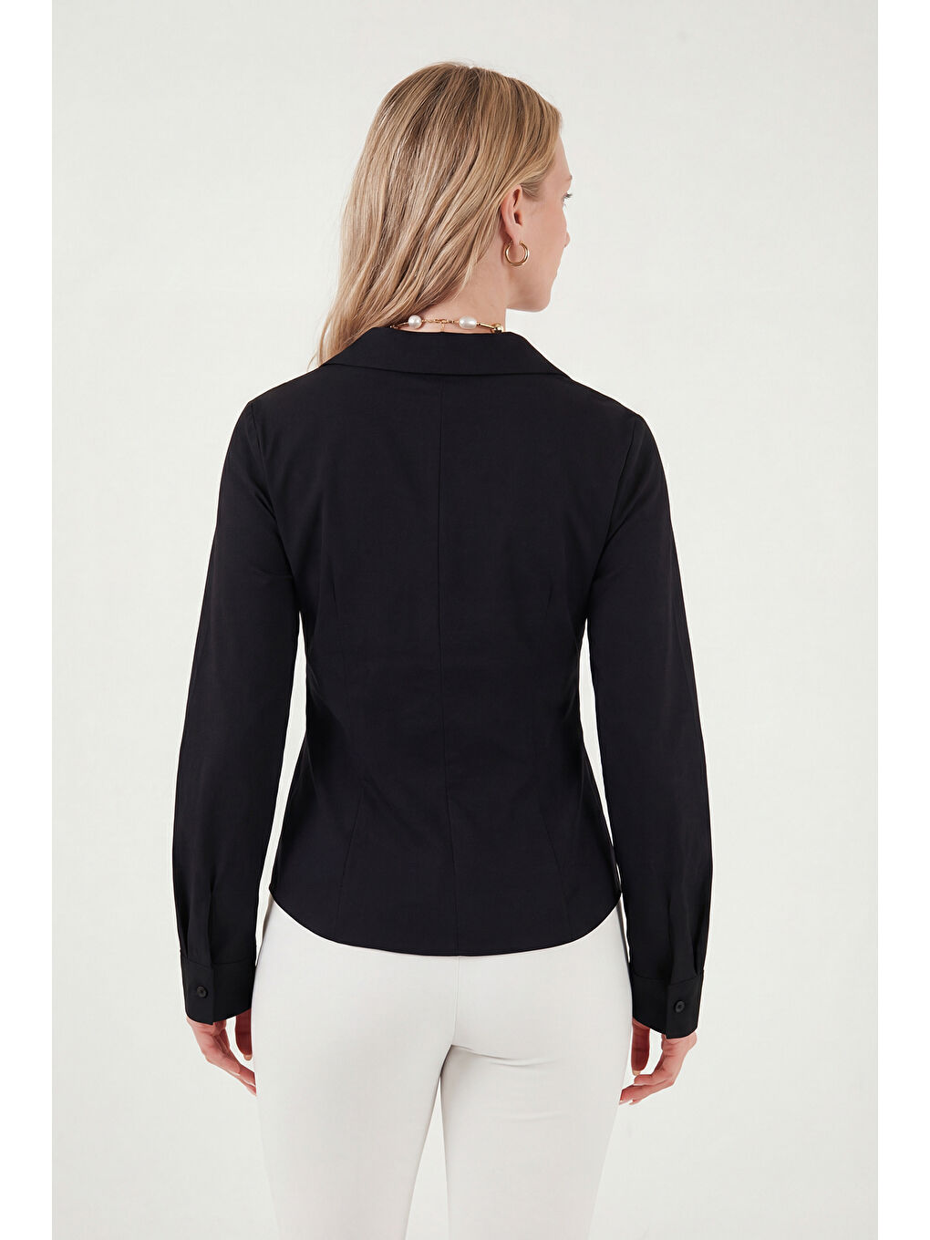 Siyah Belden Oturtmalı Pileli Pamuk Karışımlı Fitted Fit Gömlek 6778275-5