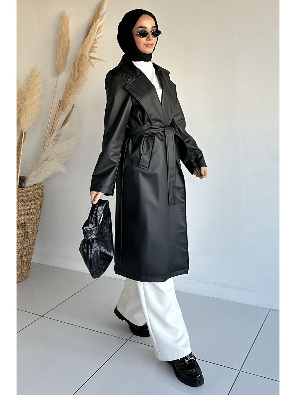Siyah Tesettür Çift Cepli Bel Kuşaklı Astarlı Suni Deri Trençkot-1