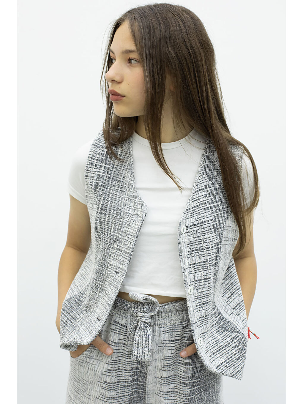 Gri Düğmeli Yelekli Geniş Paça Kuşaklı Pantolonlu Kız Çocuk 2li Takım 21013-1