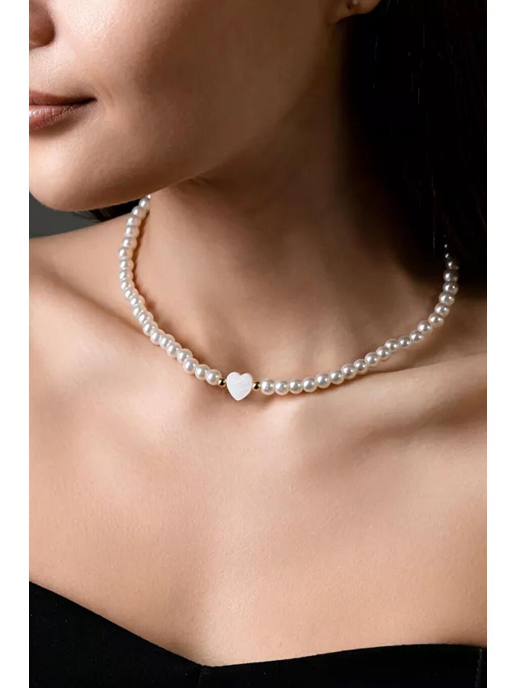 Ekru Sedef Kalp Detaylı Zarif Aşk Kolye