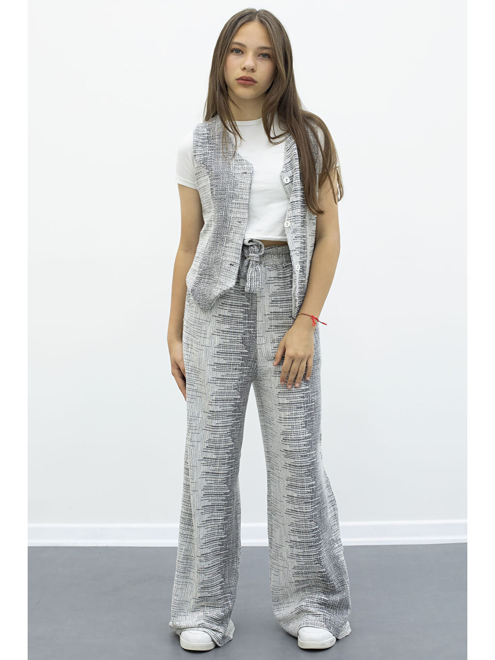 Gri Düğmeli Yelekli Geniş Paça Kuşaklı Pantolonlu Kız Çocuk 2li Takım 21013-2