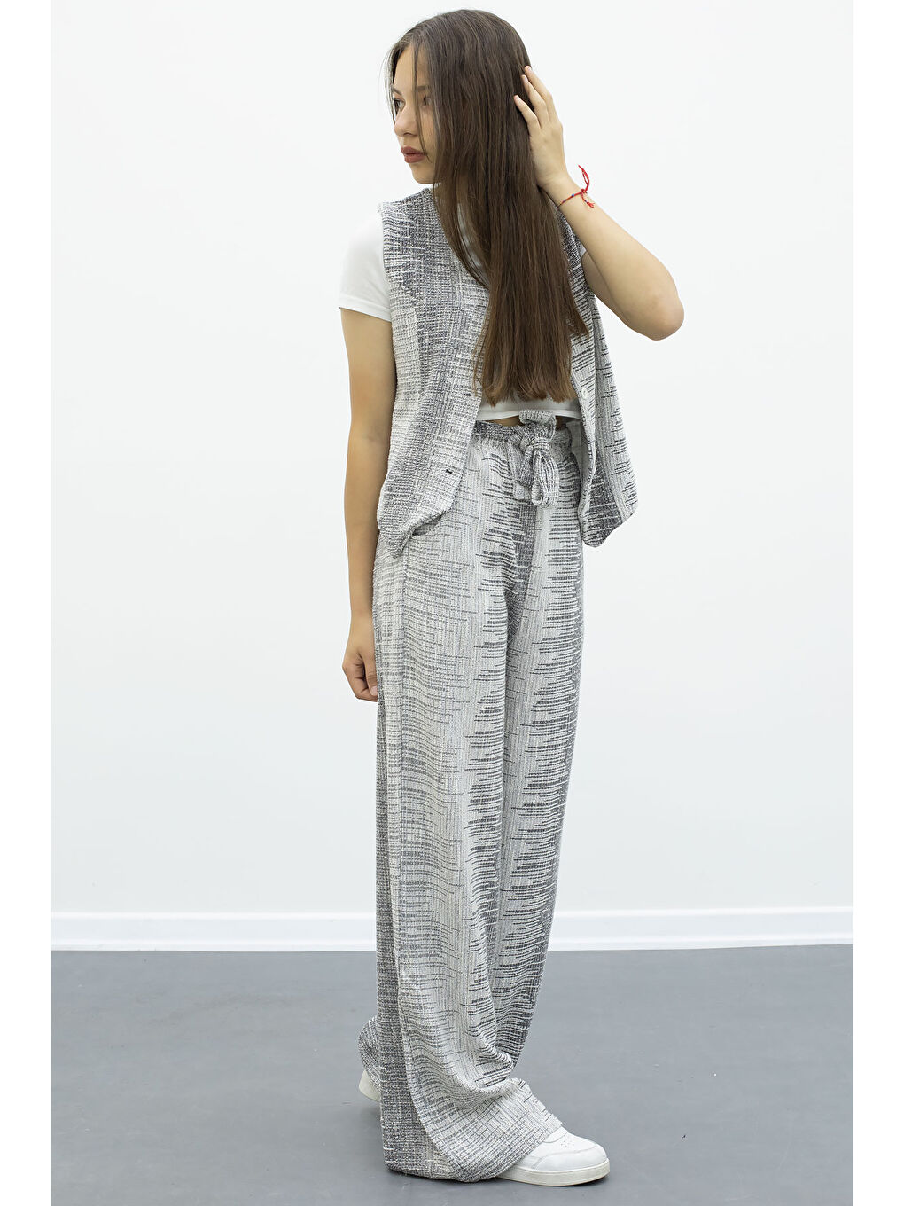 Gri Düğmeli Yelekli Geniş Paça Kuşaklı Pantolonlu Kız Çocuk 2li Takım 21013-4