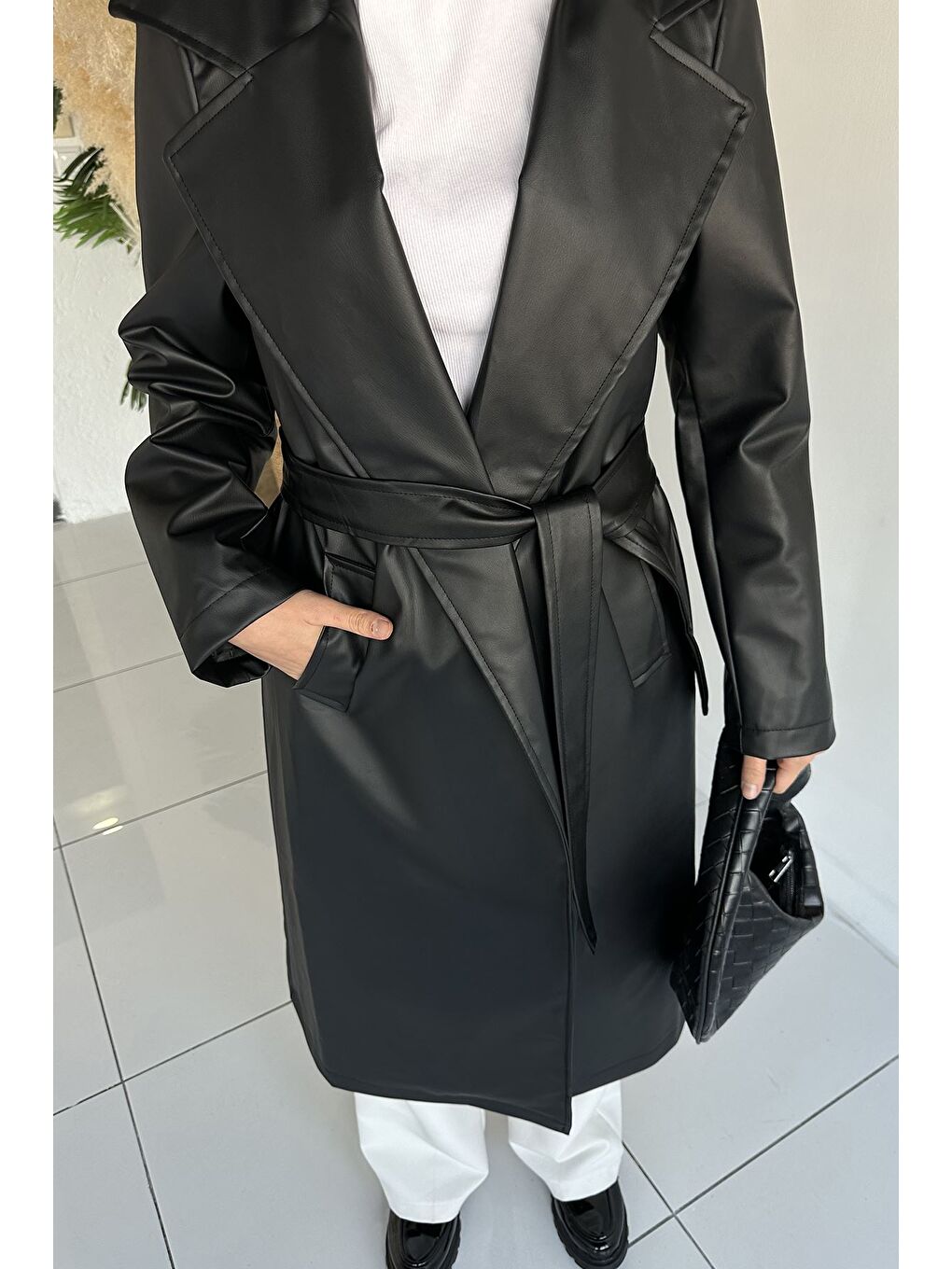 Siyah Tesettür Çift Cepli Bel Kuşaklı Astarlı Suni Deri Trençkot-3