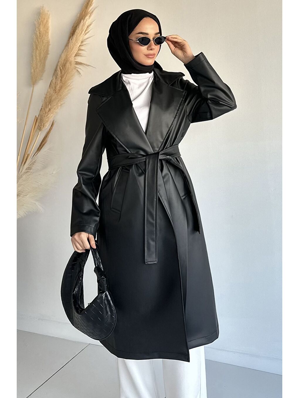 Siyah Tesettür Çift Cepli Bel Kuşaklı Astarlı Suni Deri Trençkot-5
