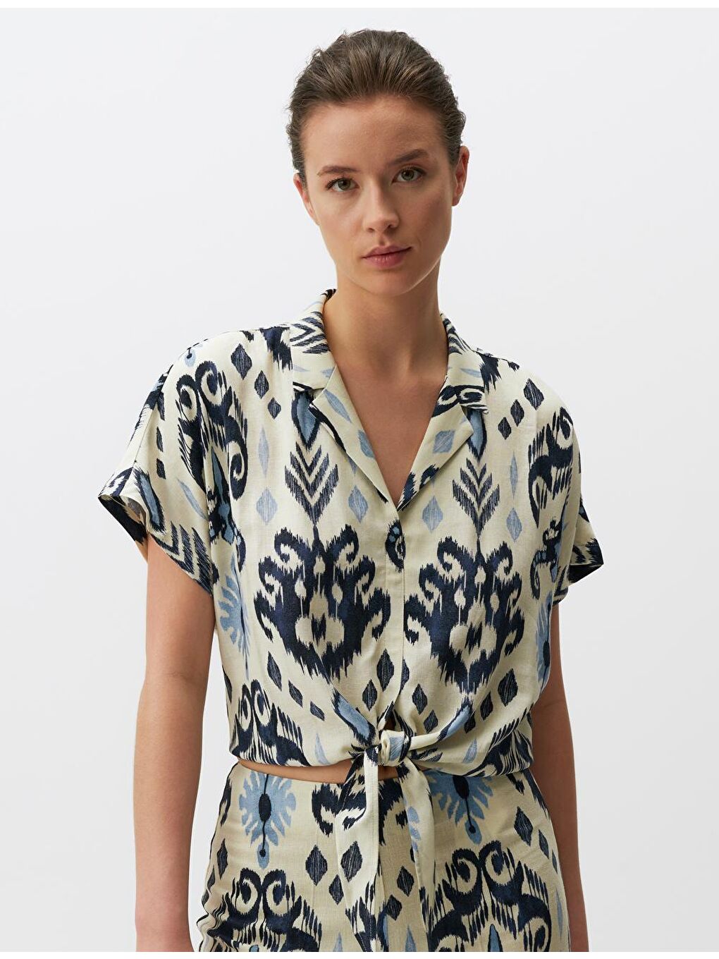 Mavi Önden Bağlamalı Desenli Keten Gömlek
