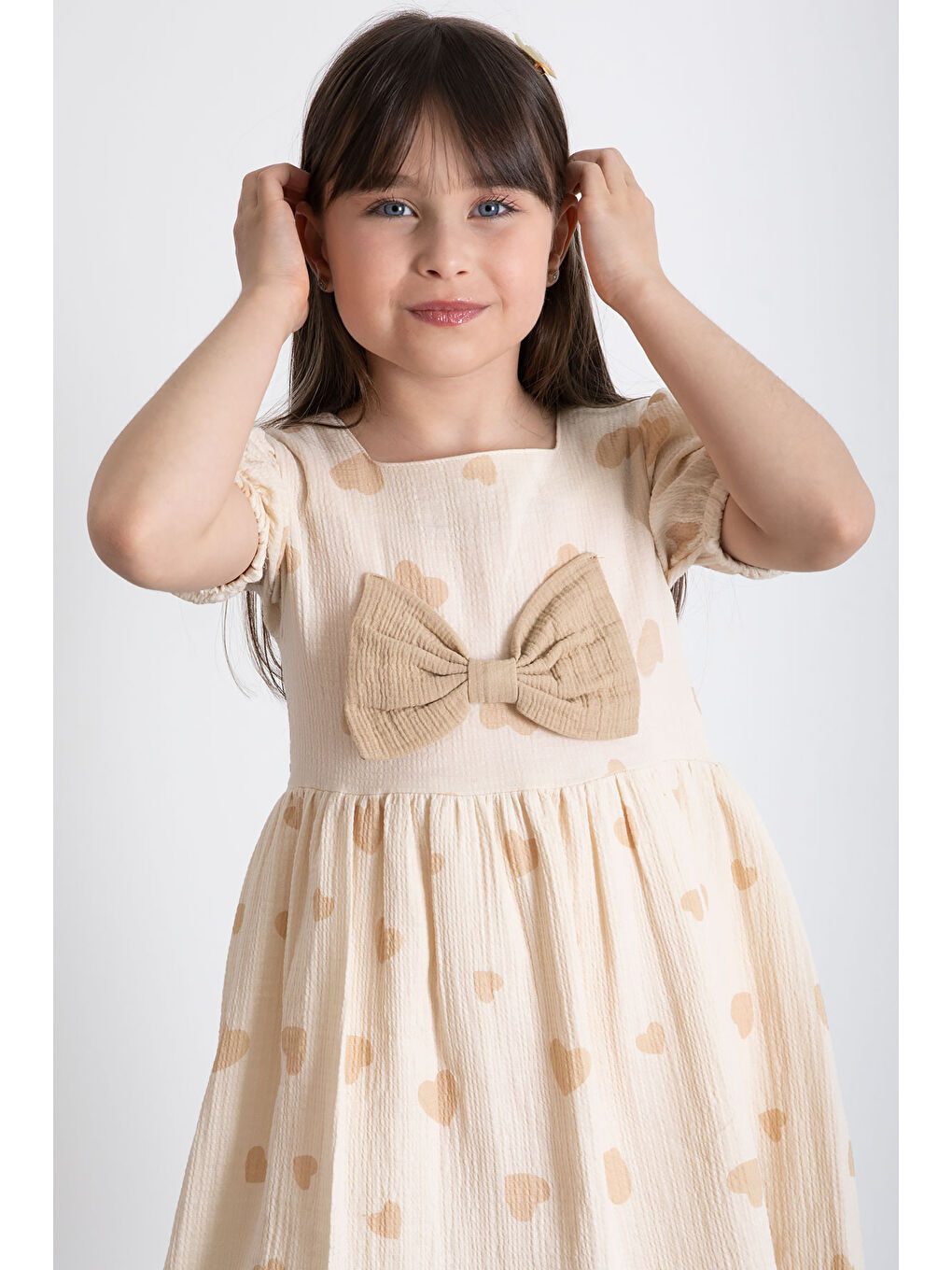 Ekru Krem Kalp Desenli Fiyonklu Kısa Kol Kız Çocuk Müslin Elbise 20774-1