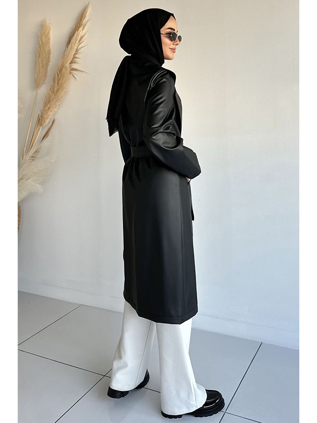 Siyah Tesettür Çift Cepli Bel Kuşaklı Astarlı Suni Deri Trençkot-6