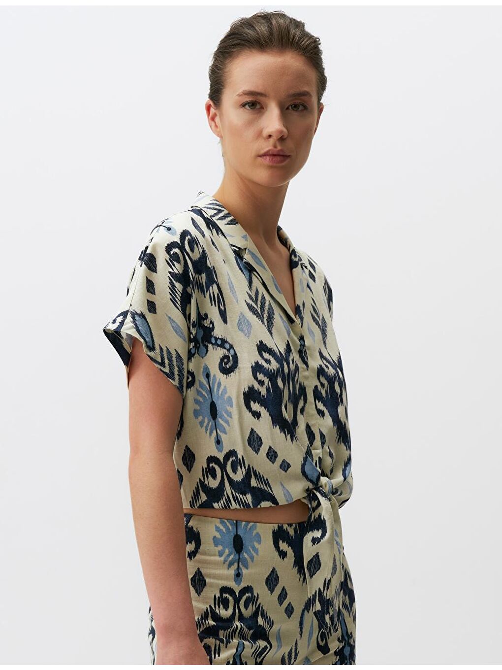 Mavi Önden Bağlamalı Desenli Keten Gömlek-3