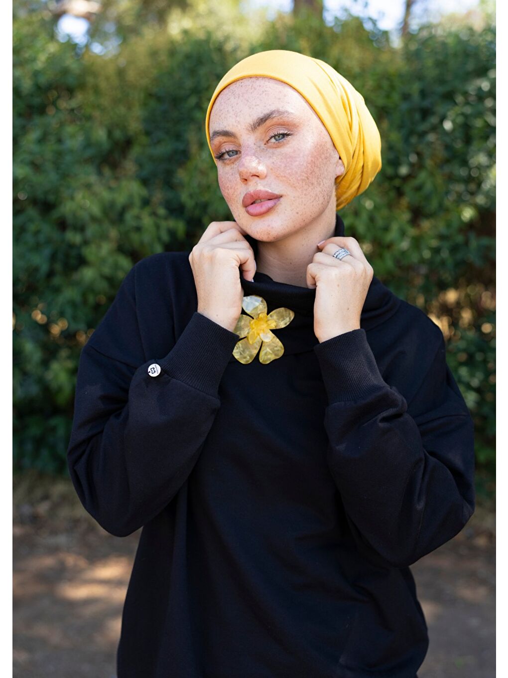 Siyah Sweatshirt Kemik Broş-3