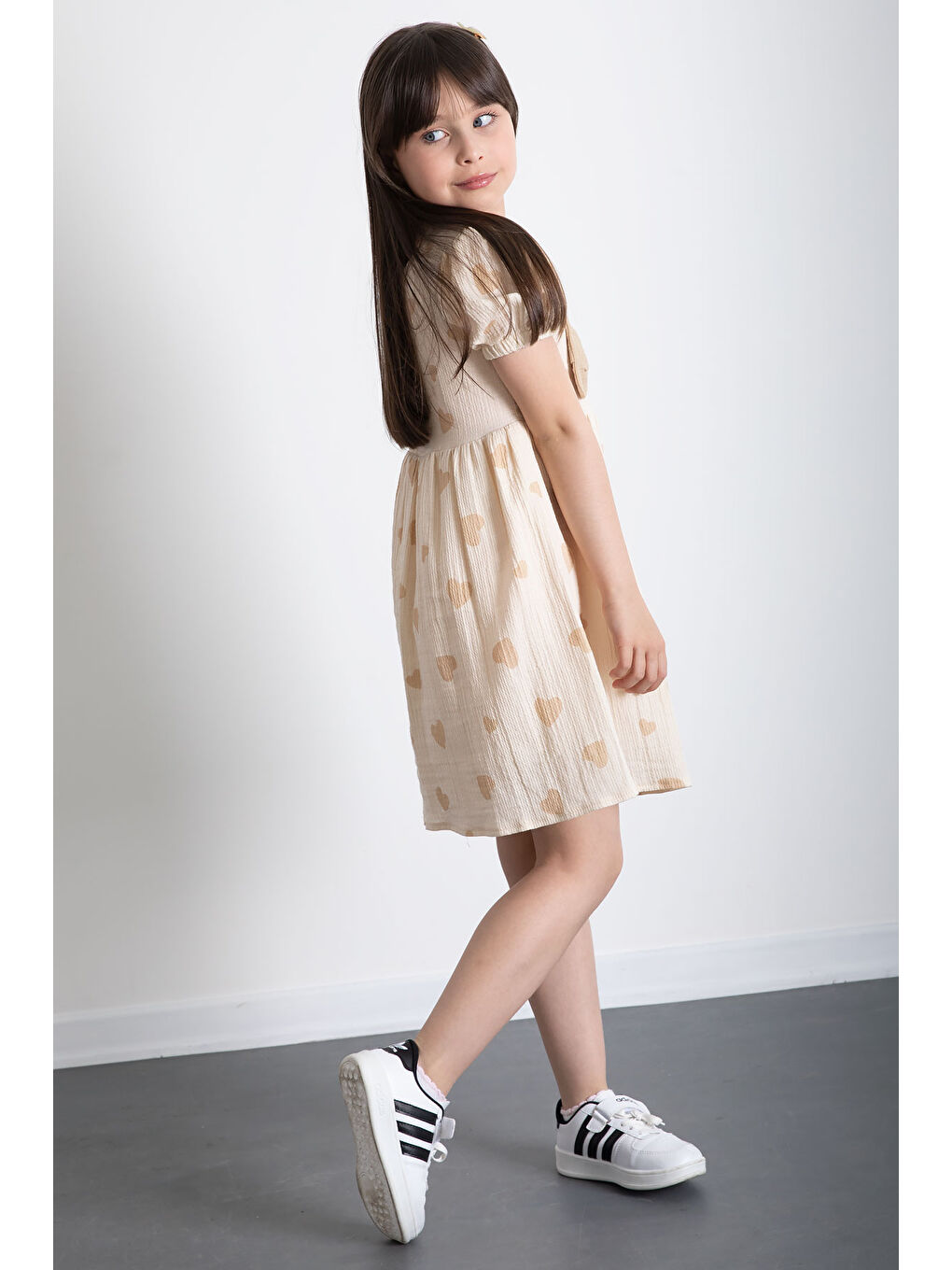 Ekru Krem Kalp Desenli Fiyonklu Kısa Kol Kız Çocuk Müslin Elbise 20774-3