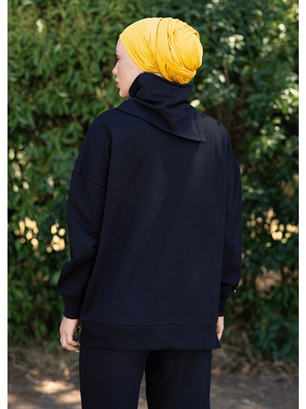 Siyah Sweatshirt Kemik Broş-4