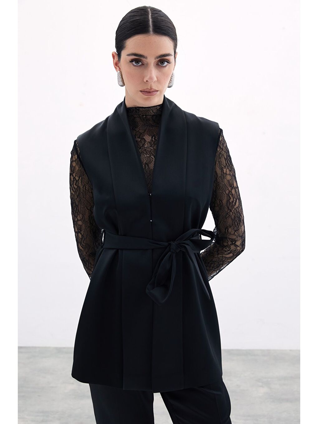 Kuşaklı Saten Yelek - Siyah-3