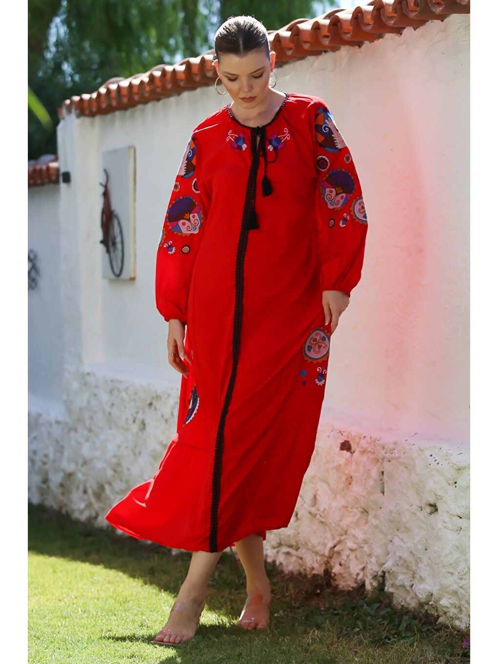 Kırmızı Boyundan Bağlamalı Balon Kol Nakışlı Casual Dokuma Elbise 130 56-3