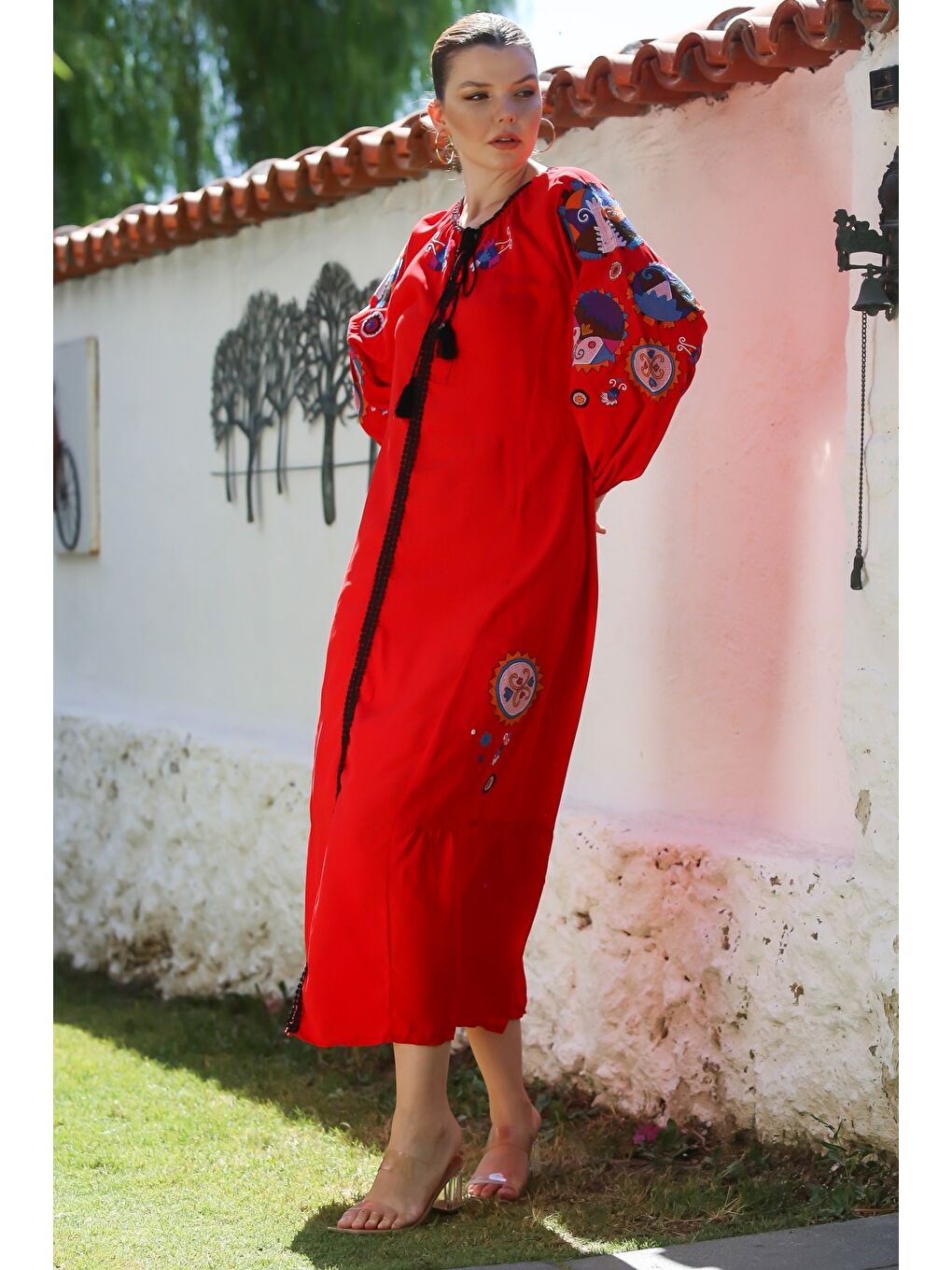 Kırmızı Boyundan Bağlamalı Balon Kol Nakışlı Casual Dokuma Elbise 130 56-5