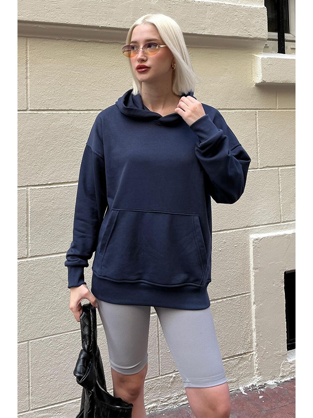 Madmext Lacivert Kapüşonlu Oversize Cepli Sweatshirt MG2207 - 1