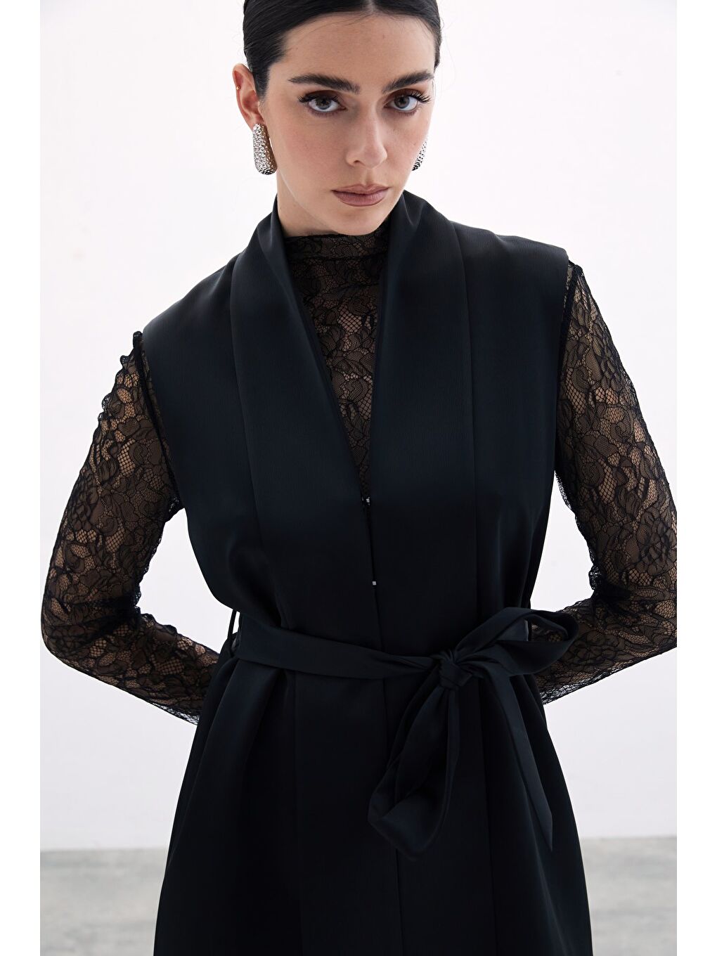 Kuşaklı Saten Yelek - Siyah-4