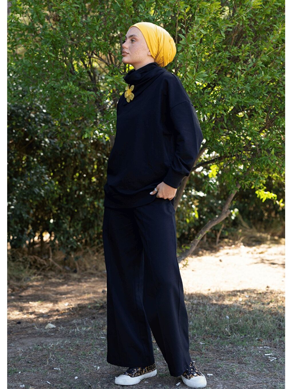 Siyah Sweatshirt Kemik Broş-7