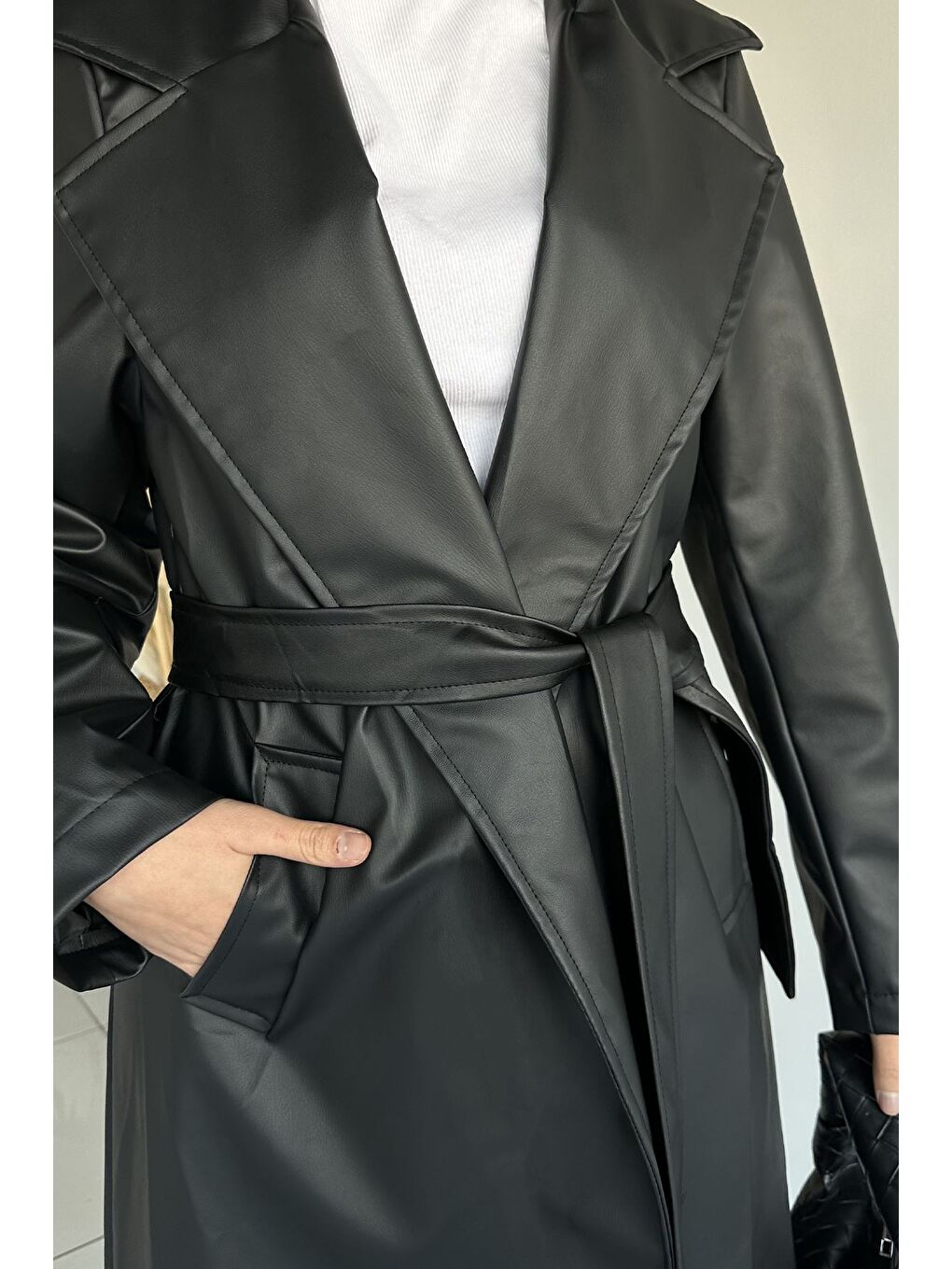 Siyah Tesettür Çift Cepli Bel Kuşaklı Astarlı Suni Deri Trençkot-9